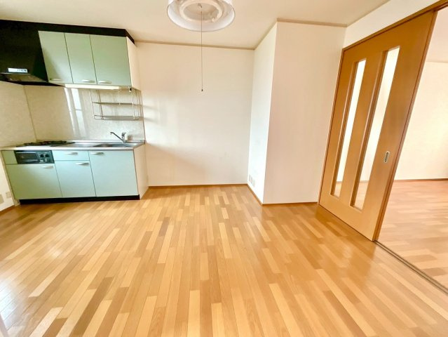 パレルINUIの居間・リビング|こちらのリビングで趣味の時間をお楽しみください