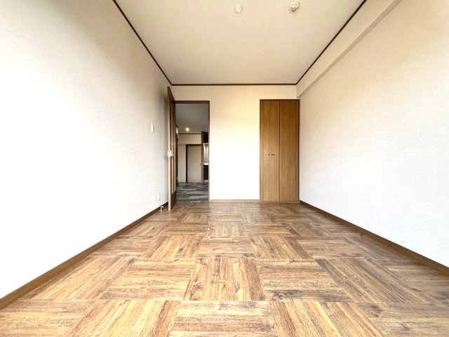 新栄プロパティー羽曳が丘の寝室