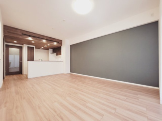 【居間・リビング】 | シーブレス　 | 広いＬＤＫでは家族が集まり一緒の時間を過ごせる工夫がされております！一日の中で多くの時間を過すことになるLDだからこそ、いつも穏やかな空間であることが必然。笑い声や会話は一生の宝物になりそうです！！