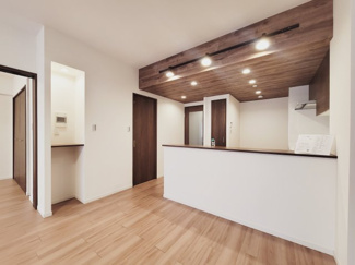 【キッチン】 | シーブレス　 | 手元の収納から、足元の収納までが全てスライド式で、奥のスペースまで有効に活用できます。奥まで上から見渡せるので、たまにしか使わない調理器具もサッと取出せます。