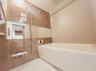 【浴室】 | シーブレス　 | ゆったりとくつろぐことのできるバスタブは毎日の疲れを 癒す空間になっています！！親子で一緒に入れる広さがありますので、親子のコミュニケーションの場として♪