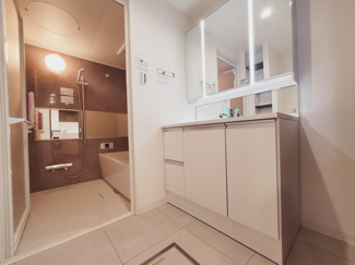 【独立洗面台】 | シーブレス　 | 落ち着きとくつろぎを感じられる♪歯磨き粉が行方不明になるようなごちゃごちゃ感も解消。コーディネートされた空間で気持ちよく身だしなみを整えられます！！洗面台周りをすっきり綺麗に保つことが出来ます！！