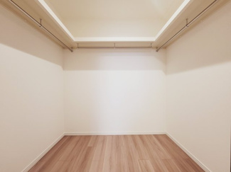 【収納】 | シーブレス　 | 住空間をすっきり使うためには必須ポイントの収納スペースですよね。是非現地でご確認ください！季節感を演出する多彩な樹木と豊かな彩りが重なり、四季折々の変化を楽しめる心地よい場所となることでしょう！！