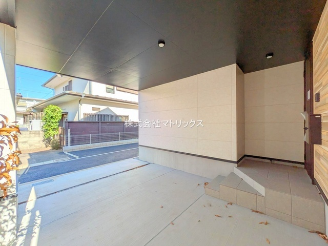 練馬区石神井町8丁目　21帖超リビング　ロフト×車庫付き戸建の駐車場|2号棟