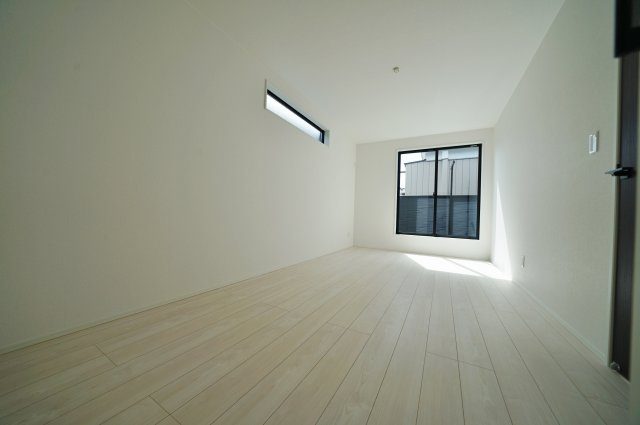 【横浜市瀬谷区阿久和西3丁目18-11新築戸建て】★仲介手数料無料★（原小学校・原中学校）の洋室