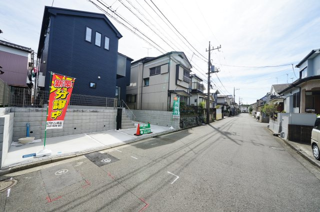 【横浜市瀬谷区阿久和西3丁目18-11新築戸建て】★仲介手数料無料★（原小学校・原中学校）の前面道路含む現地写真
