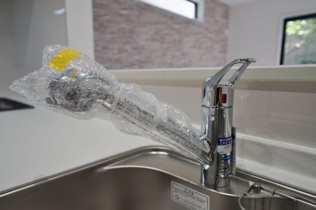 【横浜市瀬谷区阿久和西3丁目18-11新築戸建て】★仲介手数料無料★（原小学校・原中学校）のキッチン