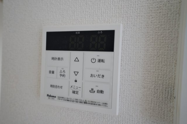 【横浜市瀬谷区阿久和西3丁目18-11新築戸建て】★仲介手数料無料★（原小学校・原中学校）の発電・温水設備