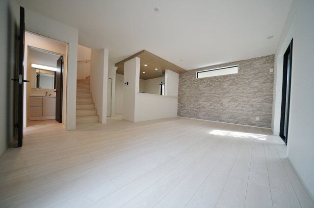 【横浜市瀬谷区阿久和西3丁目18-11新築戸建て】★仲介手数料無料★（原小学校・原中学校）の居間・リビング