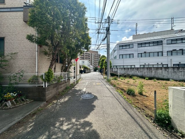 【前面道路含む現地写真】 | 国分寺市東恋ヶ窪3丁目　全2棟