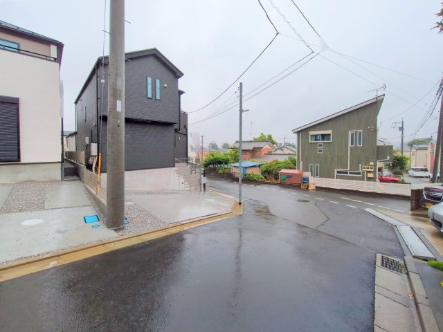 富士見市大字水子の新築一戸建の前面道路含む現地写真