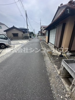 【前面道路含む現地写真】 | 南西側公道の幅員は約3.8ｍ。※セットバックを要します。