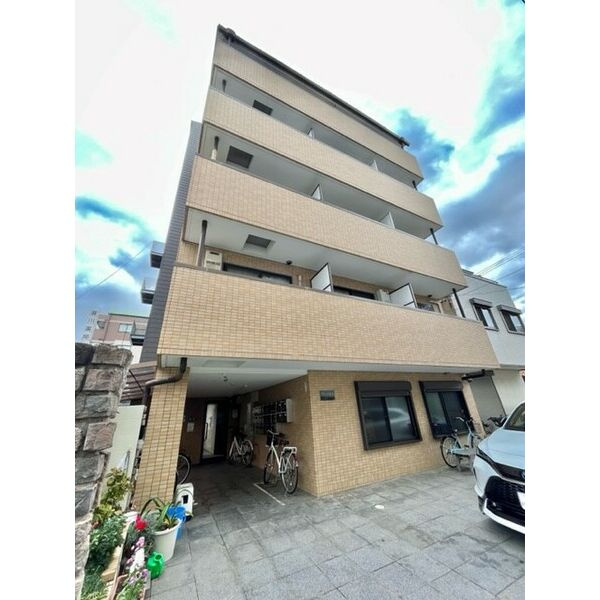 フラット鳴尾の外観