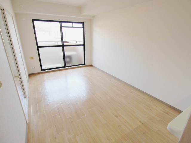 日宝ポニクレール府中の居間・リビング