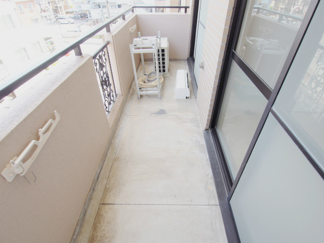 日宝ポニクレール府中のバルコニー