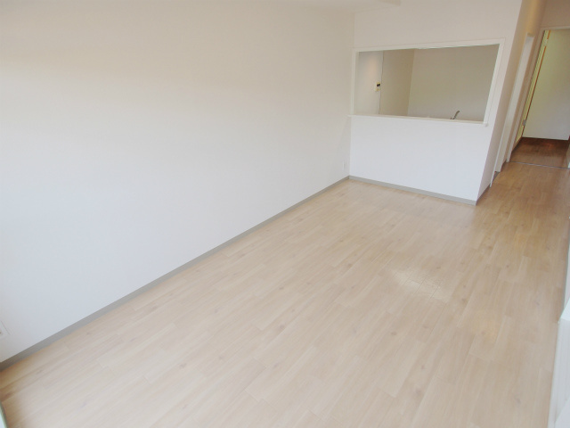 日宝ポニクレール府中の居間・リビング