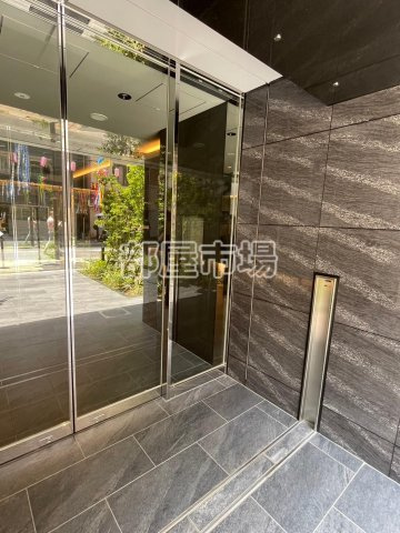 クレストコート上野のロビー