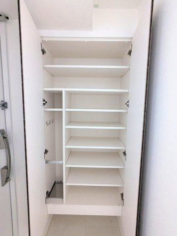 エスレジデンス新御徒町Westの玄関