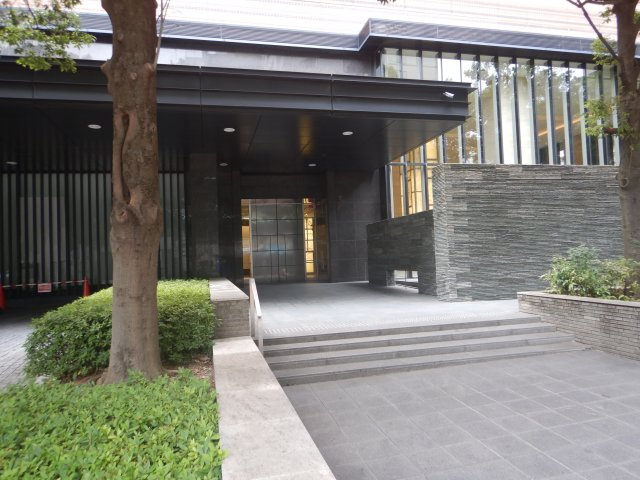 クロスエアタワーのエントランス