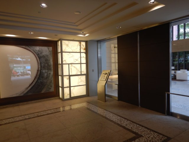 クロスエアタワーのエントランス