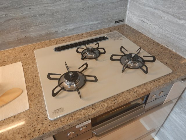 クロスエアタワーのキッチン|ガスコンロ3口