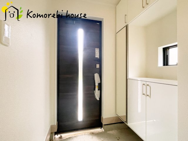 上尾市西宮下4丁目　新築一戸建て　Aの玄関