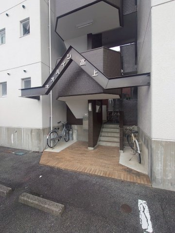 ネオハイツ高上 のエントランス
