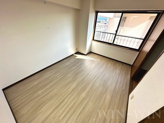 ハイツ船町の洋室