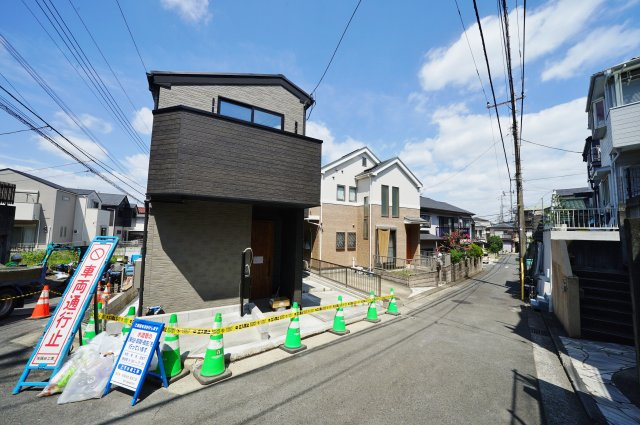 【横浜市旭区今宿町2660-43新築戸建て】★仲介手数料無料★（東希望が丘小学校・希望が丘中学校）の前面道路含む現地写真
