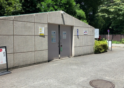 【設備】 | コスモ相模原スカイエッセ | 共有部分は、住民なら誰もが使える設備のこと。例えば駐車場やエレベーター、インターネット設備、セキュリティ設備などがあります。他にも、マンションの廊下・外部階段やエントランス・ゴミ置き場などがあります。