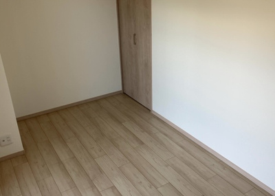 【子供部屋】 | コスモ相模原スカイエッセ | 子供が何人でも年齢によっては、受験時にしっかり壁のある個室があった方が良い場合もあります。難しい問題ですが、兄弟の人数や、性別や年齢差によって状況が異なりますので、数年後のこともしっかり考えましょう。