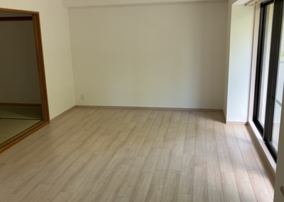 【居間・リビング】 | コスモ相模原スカイエッセ | リビングの間取りの種類は大きくわけてリビングとダイニングが別になっているタイプ、リビングダイニング一体型です。どちらも一長一短ですので、家を選ぶ時はその両面をチェックして決めるようにしましょう。