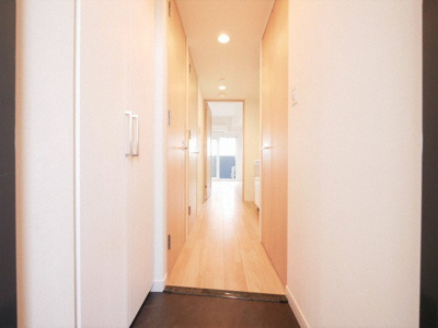 【玄関】 | プレサンス松屋町ファステ   | 収納もある玄関です