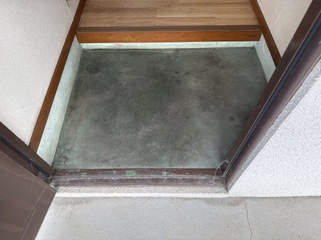 日の出コーポの玄関