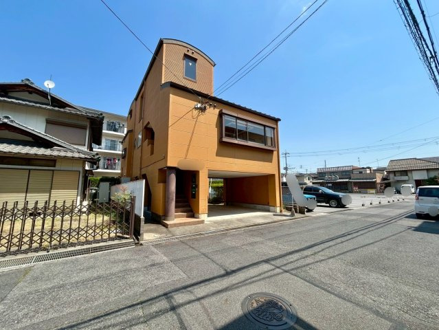 栗東市中沢2丁目　中古戸建ての前面道路含む現地写真