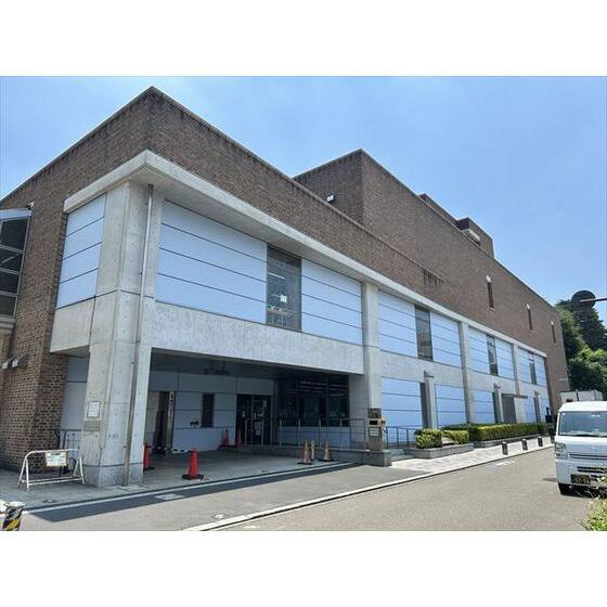 武蔵野市立中央図書館まで180m