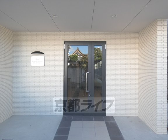 グラン堀川今出川のエントランス