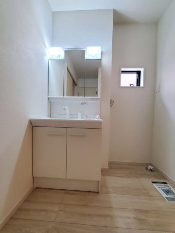 三郷市　新和1丁目　新築戸建　全1棟の独立洗面台|施工例です