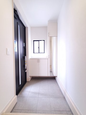 三郷市　新和1丁目　新築戸建　全1棟の玄関|施工例です