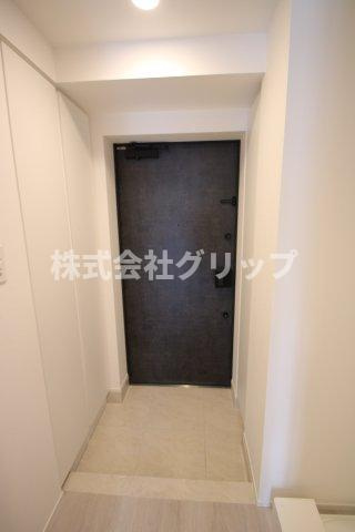 エストゥルース横浜蒔田の玄関