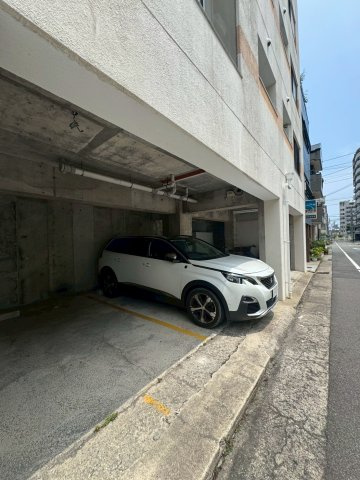 ドミール大田の駐車場