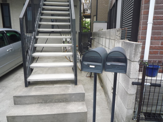 ステイハウスのエントランス|★２階に上がる階段★