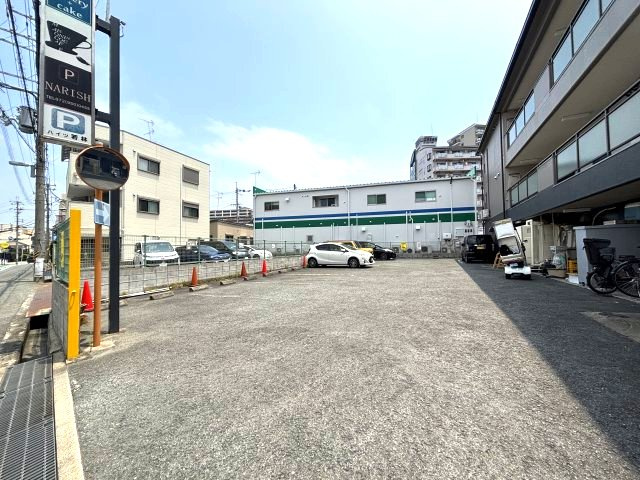 ハイツ若林の駐車場