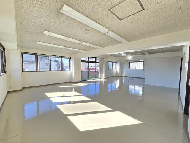 ワダビル壱番館　２階