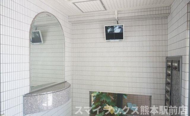 熊本市中央区菅原町の賃貸マンションのエントランス