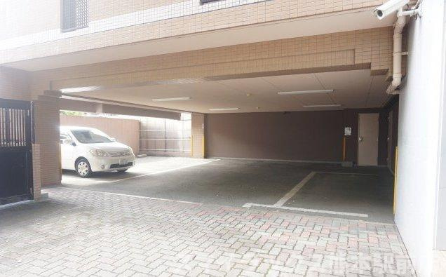 熊本市中央区菅原町の賃貸マンションの駐車場
