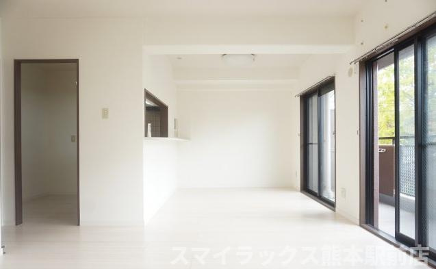 熊本市中央区菅原町の賃貸マンションの居間・リビング