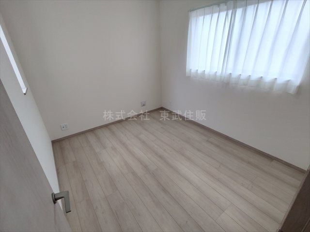 【洋室】 | 狭山市東三ツ木5期　全2棟　B号棟 | 洋室5.25帖、個人の部屋や寝室として使える洋室です