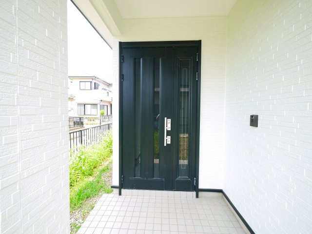 山武郡九十九里町片貝　中古住宅の玄関|内外装リフォーム済み令和7年7月４LDK 全室新規エアコン完備 給湯器エコジョーズ 海岸まで車約5分