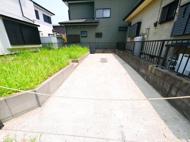 山武郡九十九里町片貝　中古住宅の駐車場|内外装リフォーム済み令和7年7月４LDK 全室新規エアコン完備 給湯器エコジョーズ 海岸まで車約5分